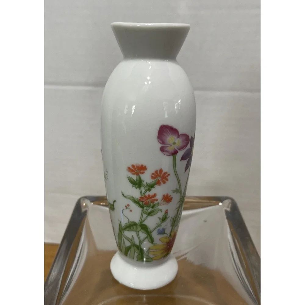 Vintage Japanese Bud Vase White with Flowers 6.5